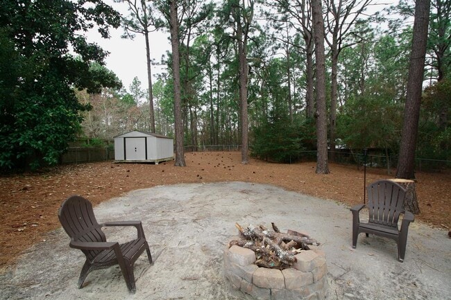 Building Photo - 520 N Hale St