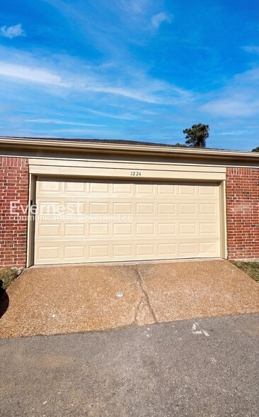 Building Photo - 1224 Whitten Rd