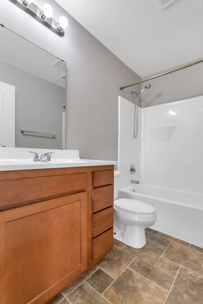 Building Photo - Beautiful 3b/3b Townhome!