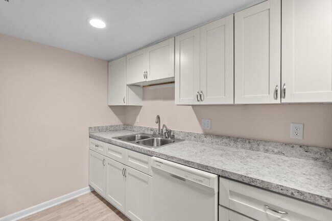 Building Photo - VB Townhouse 3 bedrooms