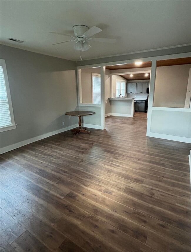 Building Photo - 875 Nutwood St