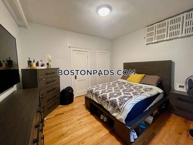 Building Photo - 246 S Huntington Ave