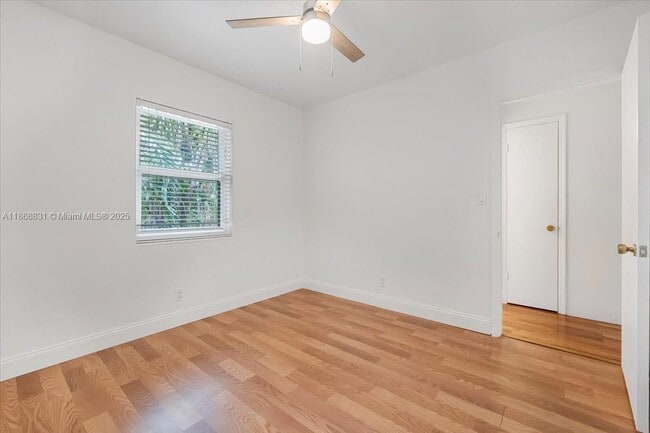 Building Photo - 613 NE 17th Terrace