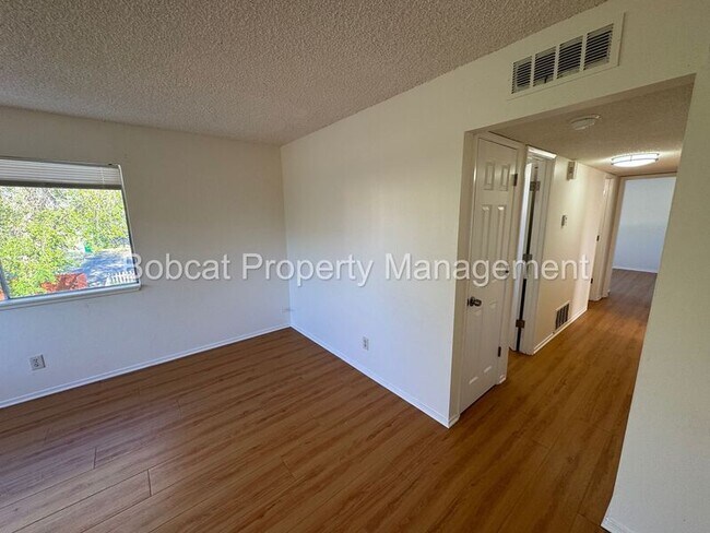 Building Photo - 1501 N Edmonds Dr