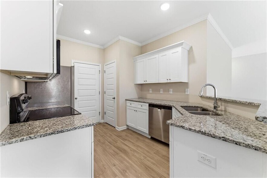 Building Photo - 231 Eva Wy