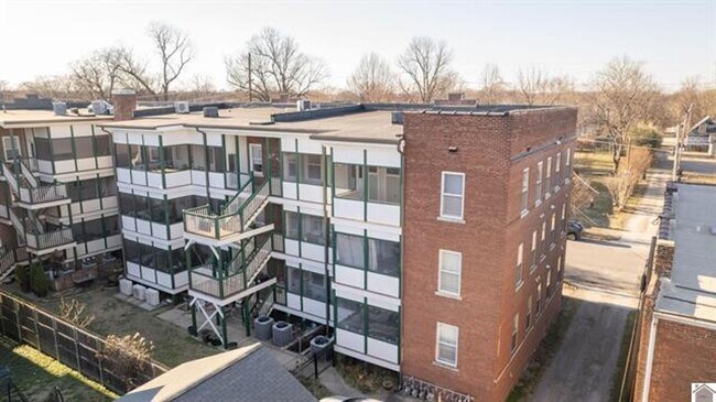 Building Photo - 618 Madison St