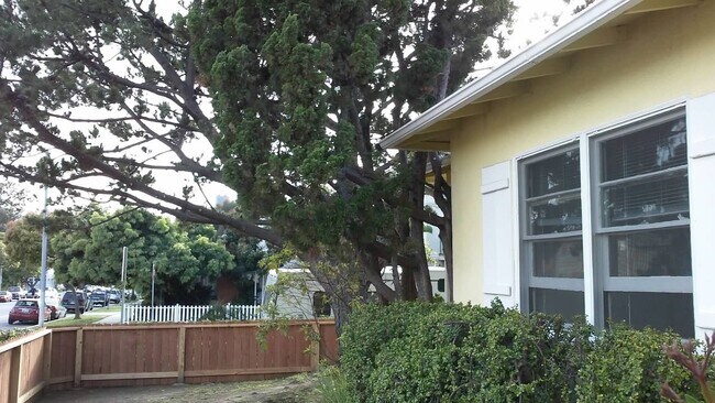 Building Photo - 1301 Arizona Ave