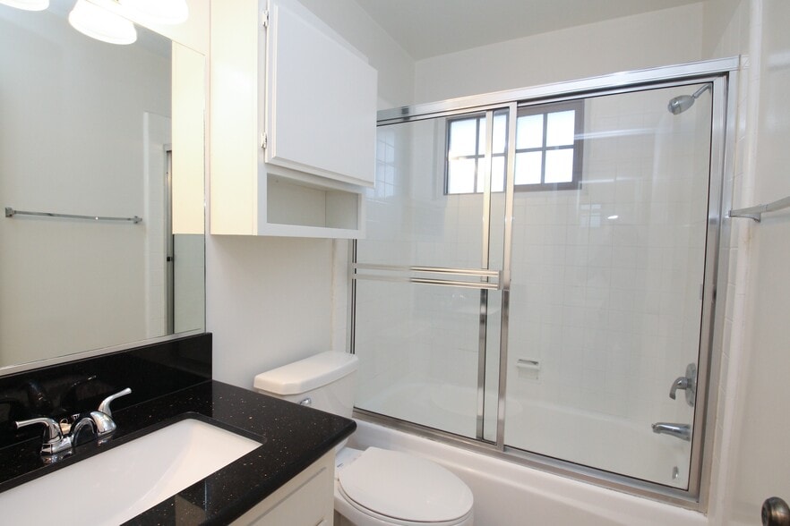 Building Photo - 15127 Dickens St