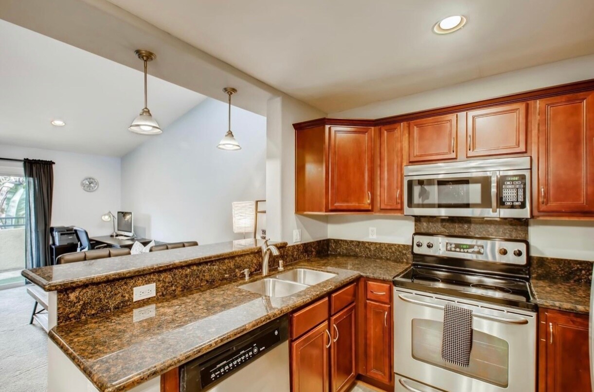 Kitchen - 5055 Collwood Blvd
