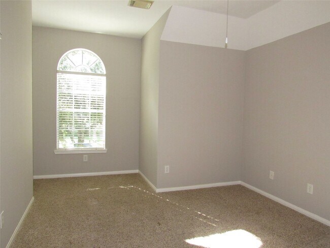 Building Photo - 3519 Englewood Dr