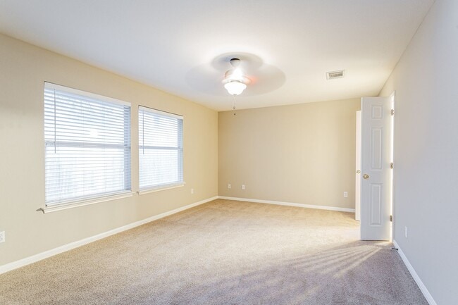 Building Photo - Charming 4-Bedroom, 2-Bath Home with Moder...