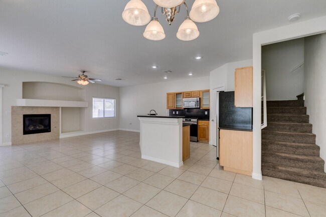 Building Photo - Great townhome in Henderson Gated Community with a 2 car attached garage and backyard