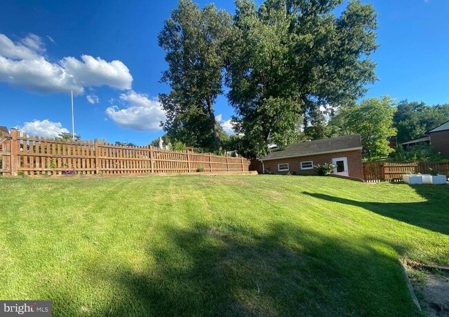 Building Photo - 6201 Hillview Ave