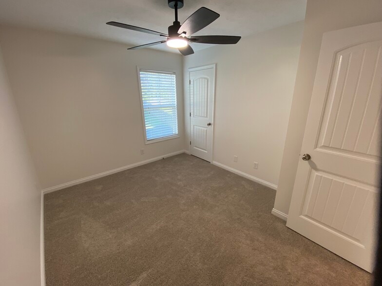 Building Photo - 6405 Autumn Valley Trce