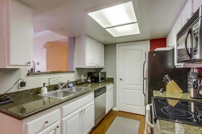 Building Photo - 12071 Alta Carmel Ct