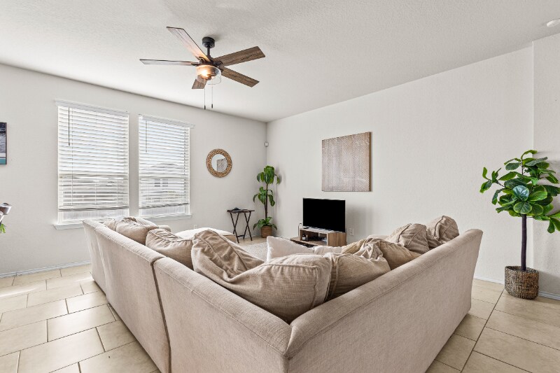 Building Photo - 10368 Braunig