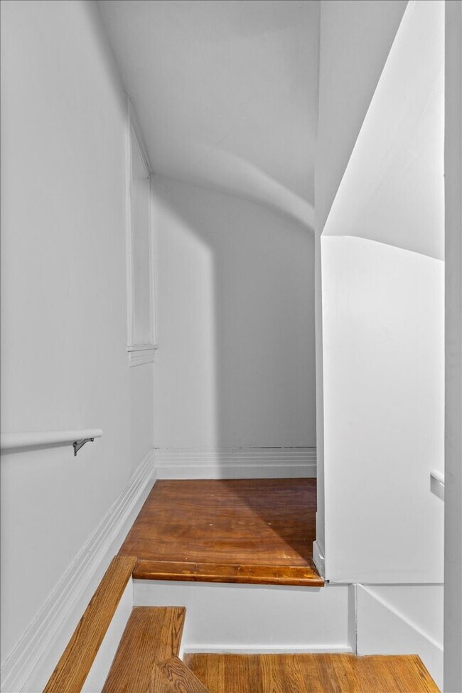 Building Photo - 722 S Laflin St