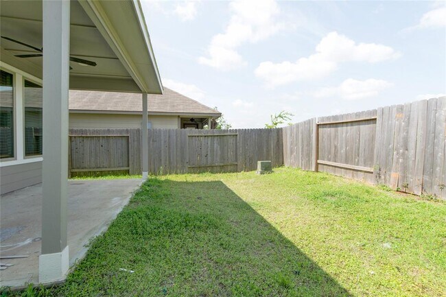Building Photo - 12355 Summerbrook Dr