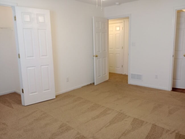 Building Photo - 1724-1726-1726 Louise Cir