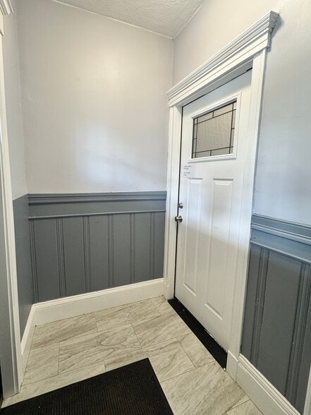 Entrance - 29 East St
