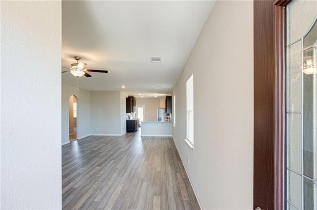 Building Photo - 520 Republic Dr