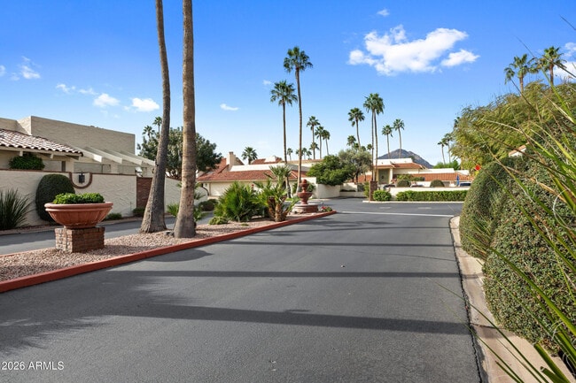 Building Photo - 7118 E Buena Terra Way