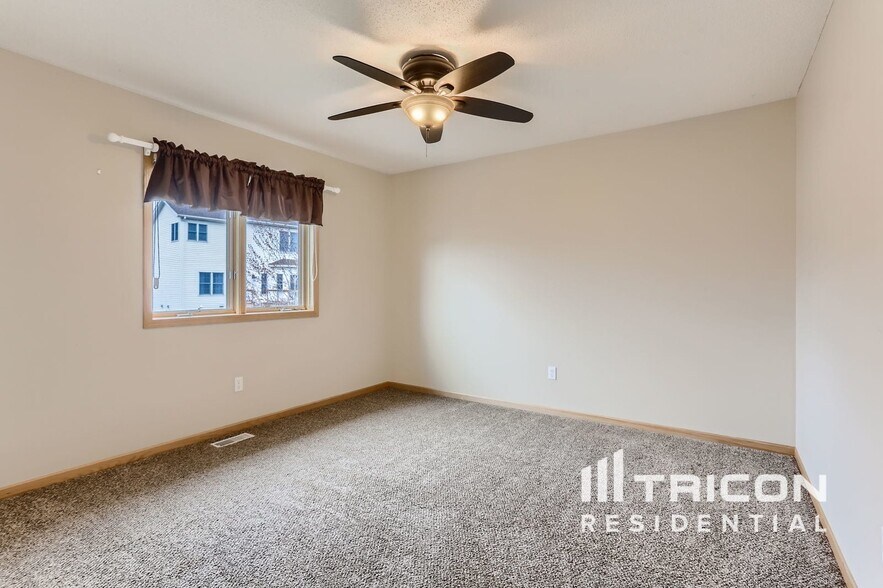 Building Photo - 516 Lincoln Dr NE