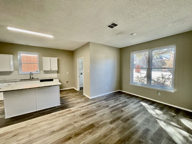 Kitchen table area near windows - 2852 Clear Creek Dr