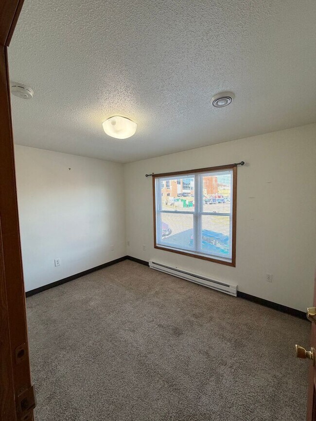 Building Photo - 317-319 N 3rd Ave W