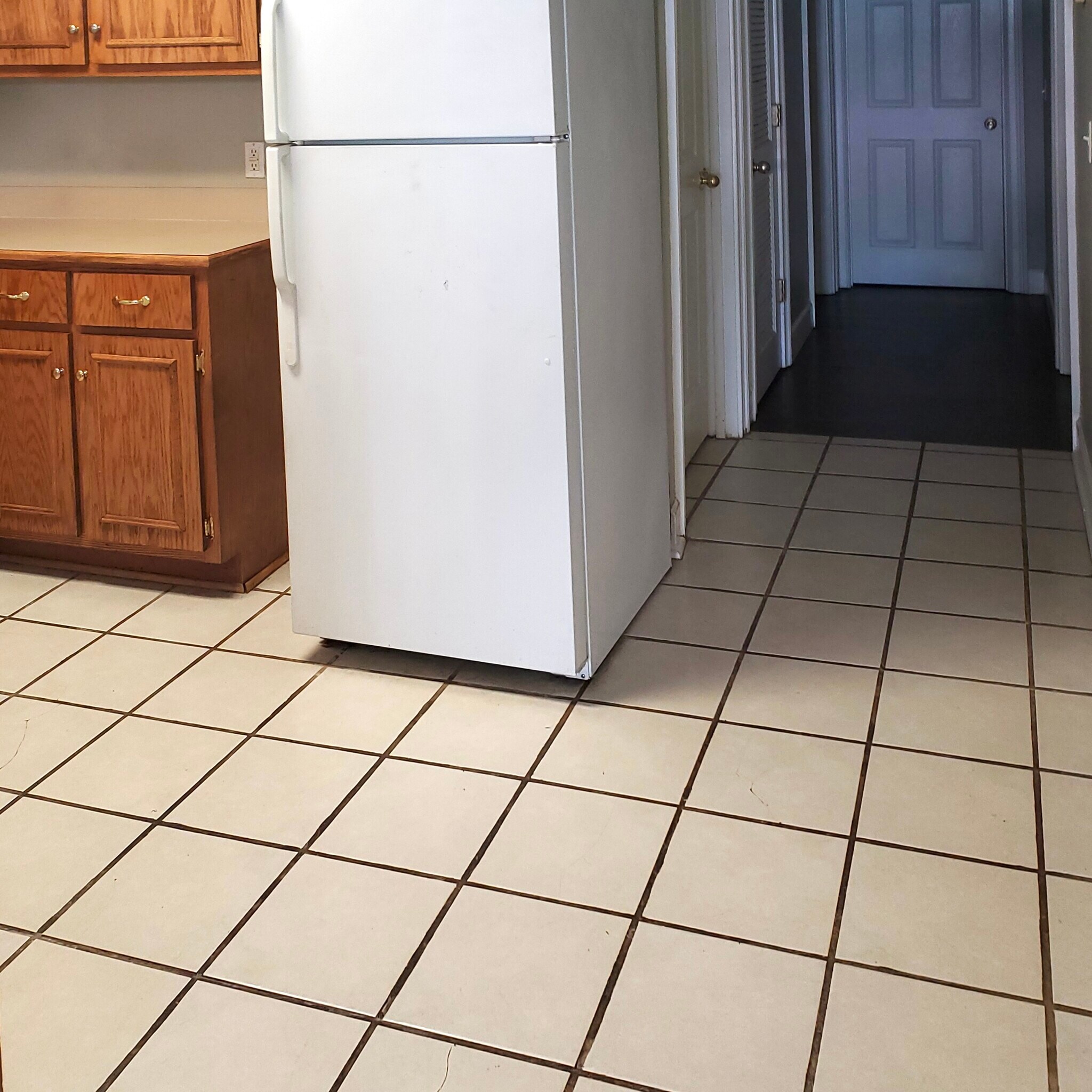 Kitchen/Hall - 8082 Veterans Pky