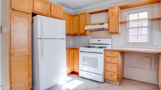 Building Photo - 3318 Van Winkle Dr