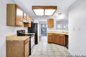 Building Photo - 13802 Cypress Hollow Dr