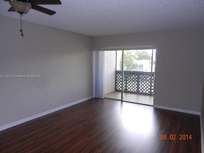 Building Photo - 721 N Pine Island Rd