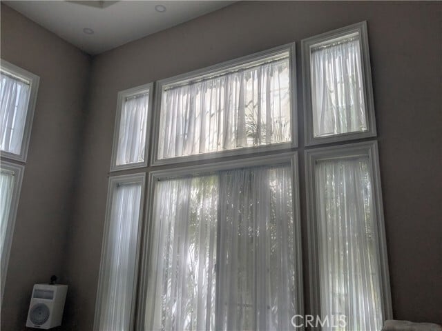 Building Photo - 820 N Justin Pl