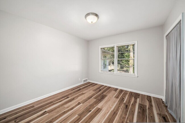 Building Photo - Move in before December 31st and get $100 OFF your rent for the first 3 months — PLUS a $250 Amaz...