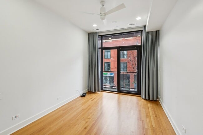 Building Photo - 2734 N Lincoln Ave