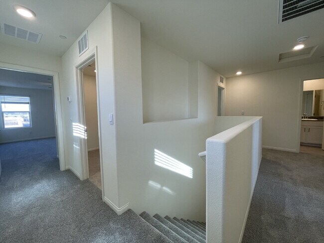 Building Photo - 4 BED 2.5 BATH 2 CAR GARAGE SINGLE FAMILY HOME IN CADENCE, HENDERSON w/ LARGE BACKYARD