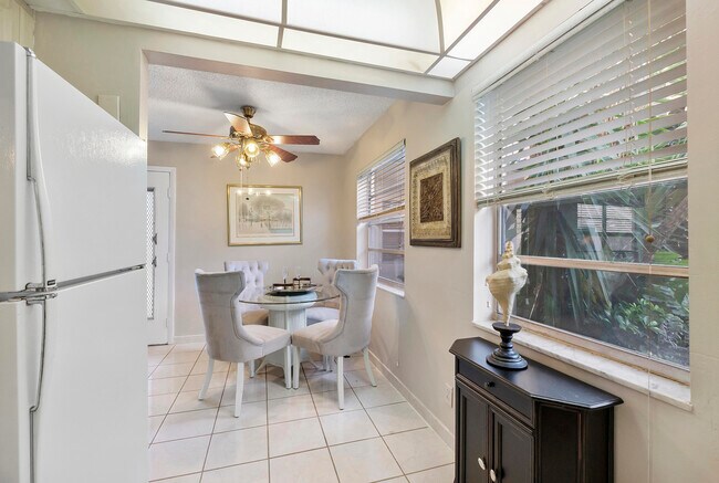 Building Photo - 157 Flanders C