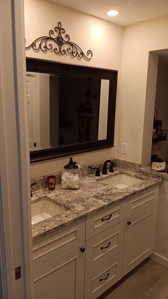 Building Photo - 320 Horse Creek Dr