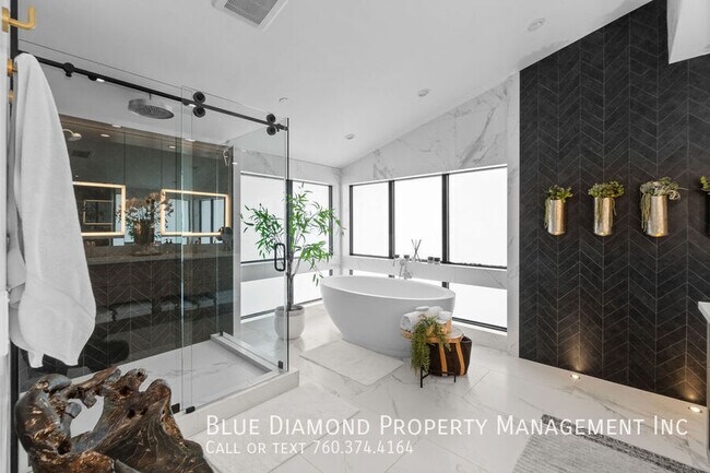 Building Photo - 3301 Lincoln-