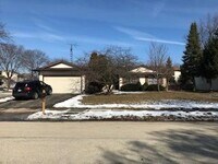 Building Photo - 2372 Crescent Ln S