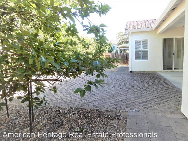 Building Photo - 4 br, 3 bath House - 2435 Minden Way
