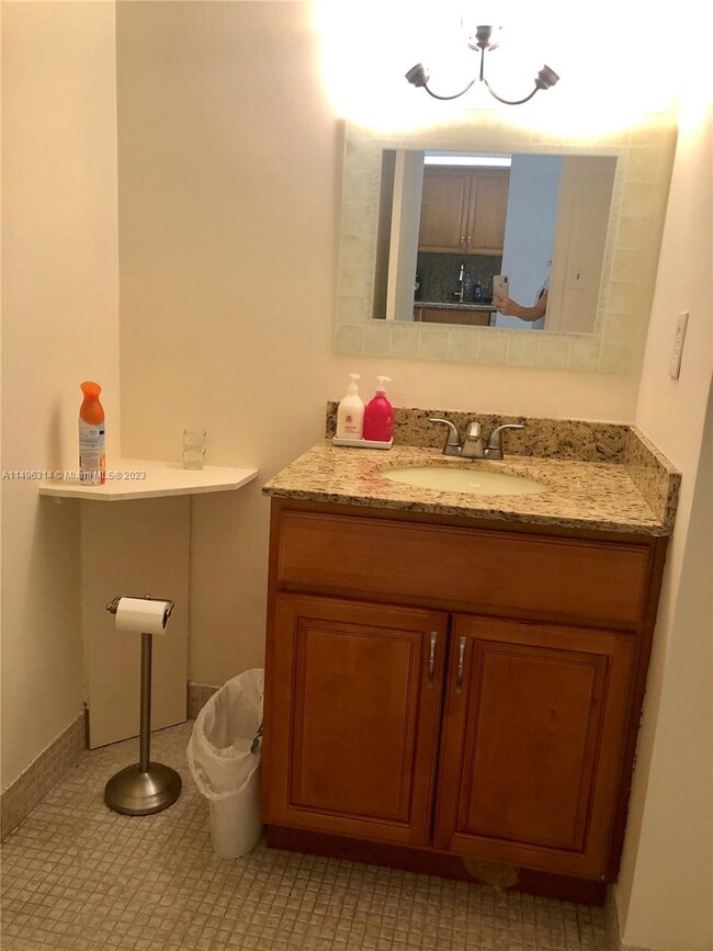 Building Photo - 18071 Biscayne Blvd