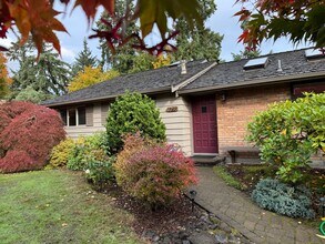 Building Photo - Cozy 5 bedr 3 bath rambler with daylight b...