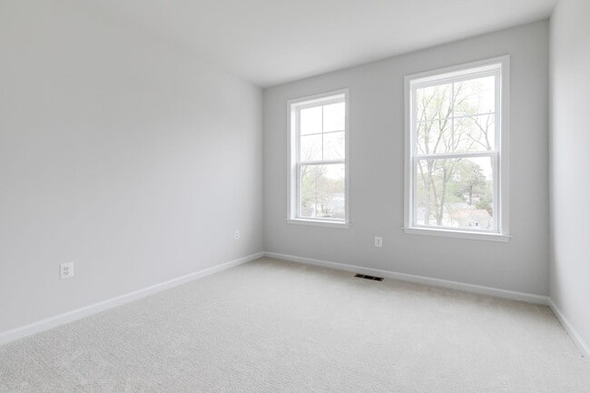 Building Photo - Price Drop on 3 Bedroom Luxury Condo in Glen Allen!!! ***Available Beginning of March***