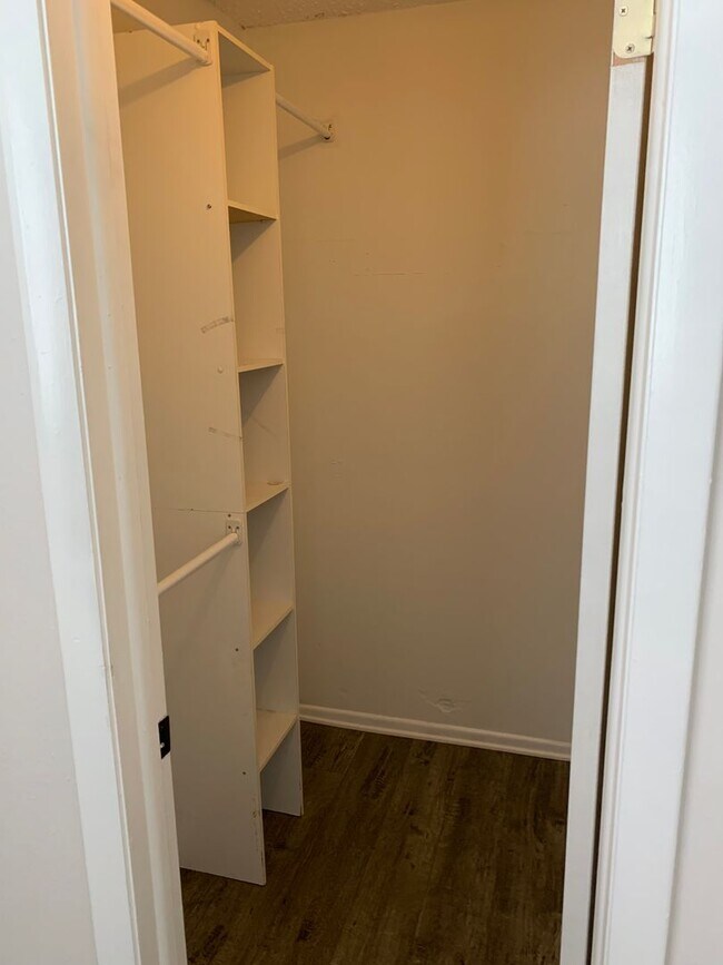 Building Photo - 5648 Townhouse Dr