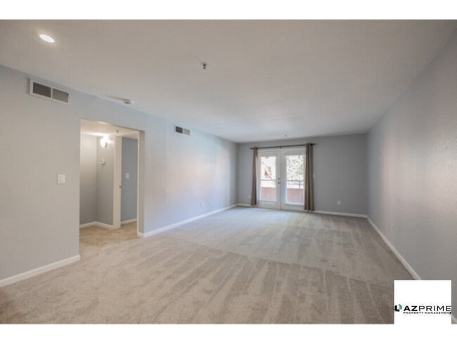 Building Photo - FREE FIRST MONTH'S RENT MOVE IN SPECIAL! B...
