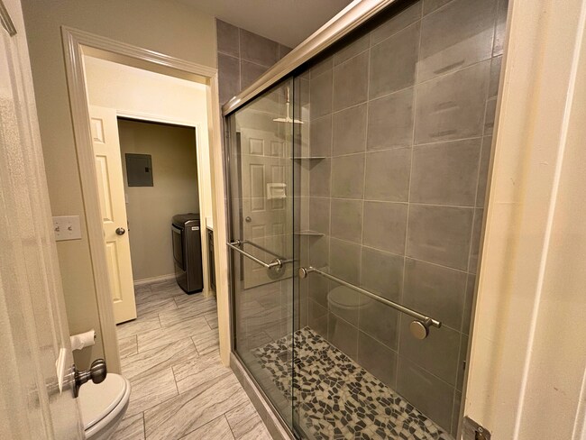 Building Photo - Move-In Special. ½ off the first full month's rent with a 12-month lease.