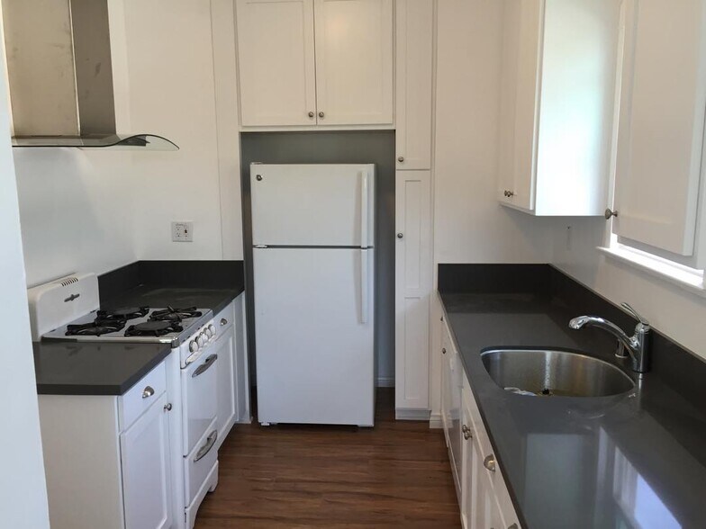 Building Photo - 1601 N Harvard Blvd