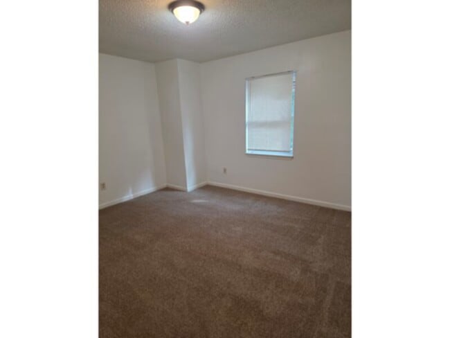 Building Photo - Townhome on Southside